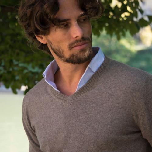 nocciola_light_brown_luxury_pure_cariaggi_cashmere_v_neck_jumper_made_in_italy_by_luca_faloni_5_1024x1024