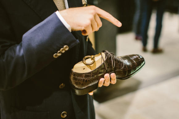 yuki-shirahama-alligator-shoe