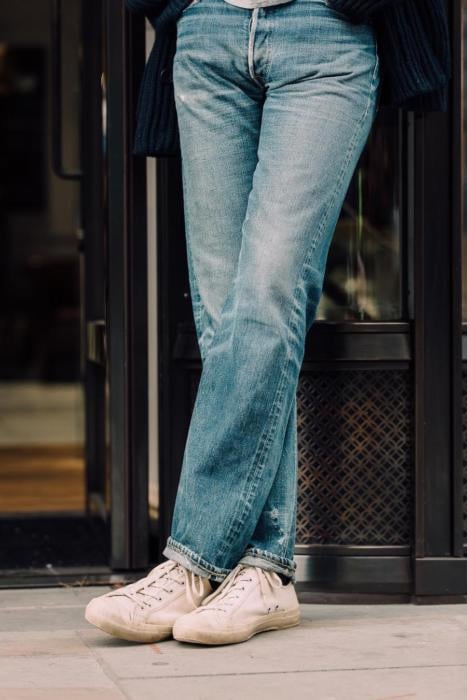How to Wear Levi's 501 Jeans: A Guide for Chic Women  Levi jeans 501, Jeans  outfit women, Jeans outfit casual