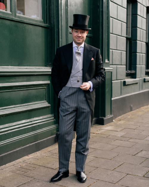 What Is An Ascot? Top 5 Best Ascot Brands, History & How To Knot An Ascot  Tie 