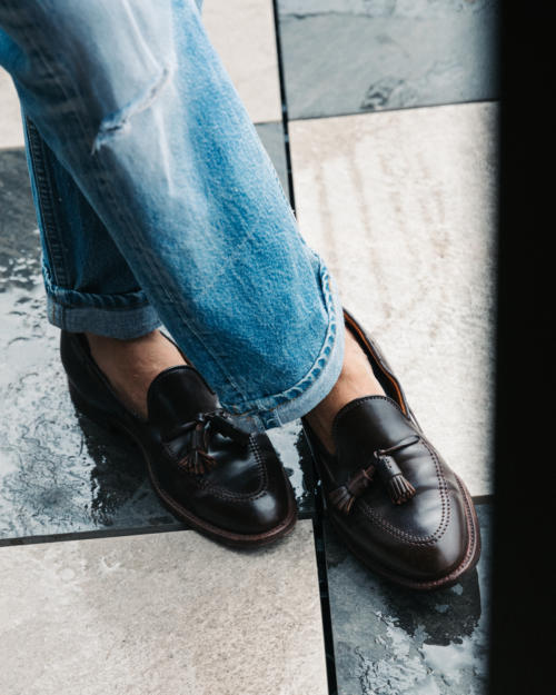 Cardigan, high waisted jeans and loafers flats