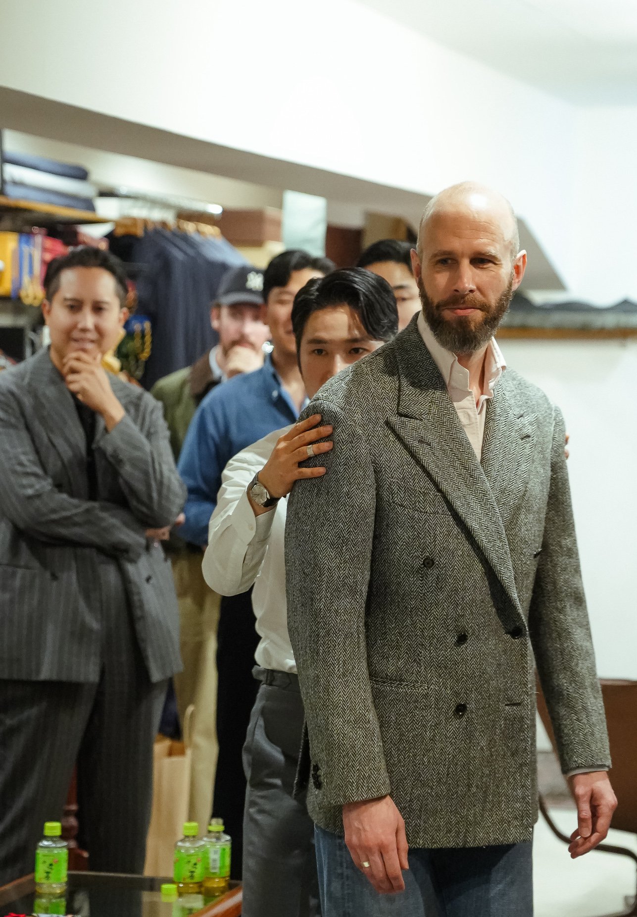 Assisi bespoke tailors, Korea: Fitting a tweed DB – Permanent Style