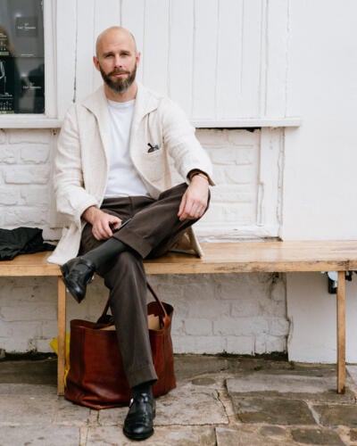 Cotton overshirt, linen trousers and fisherman sandals