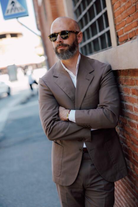 How to wear a cotton suit